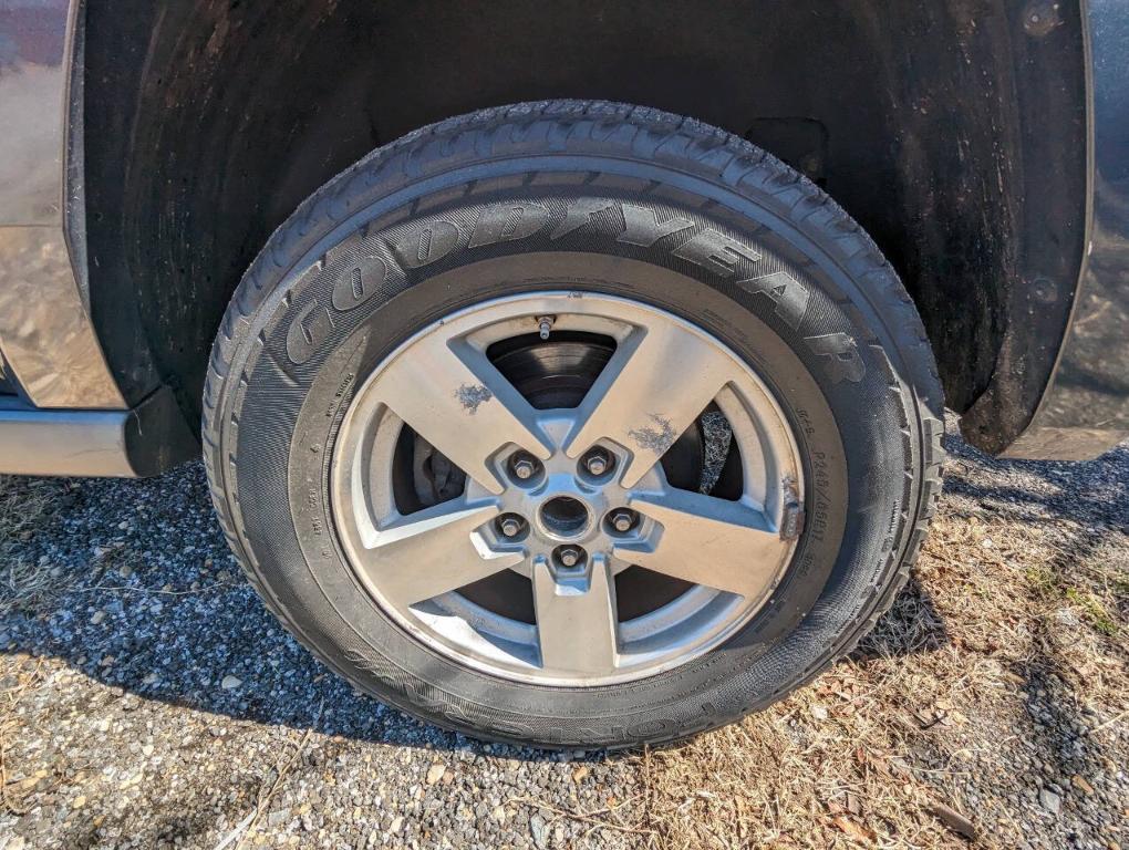 used 2006 Jeep Commander car, priced at $2,600
