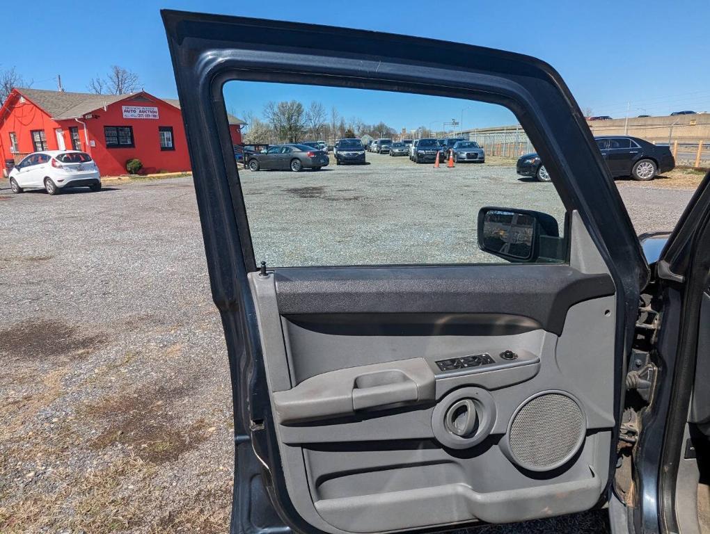 used 2006 Jeep Commander car, priced at $2,600