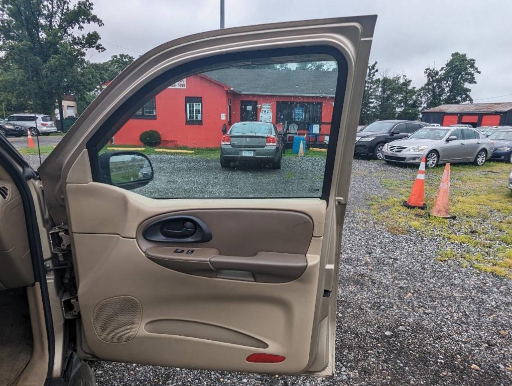 used 2004 Chevrolet TrailBlazer car, priced at $3,800