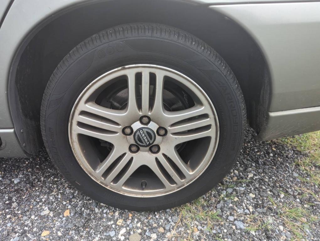 used 2006 Volvo S60 car, priced at $2,900