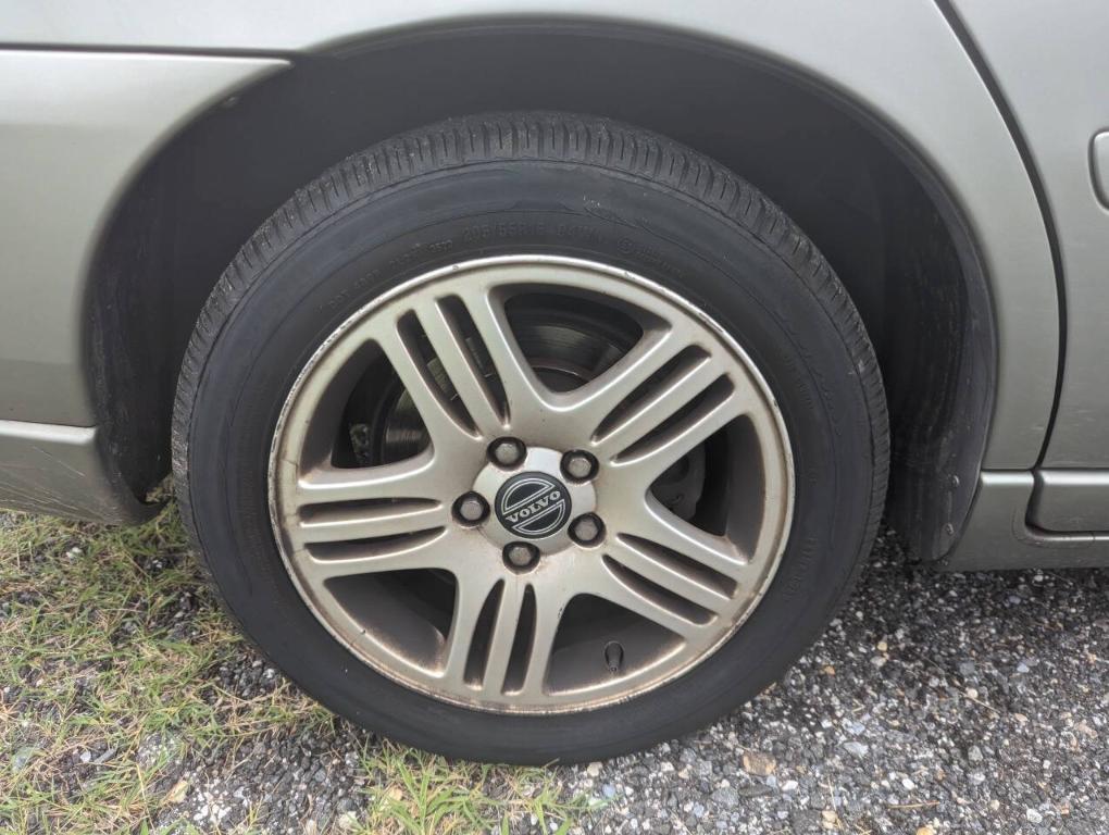 used 2006 Volvo S60 car, priced at $2,900