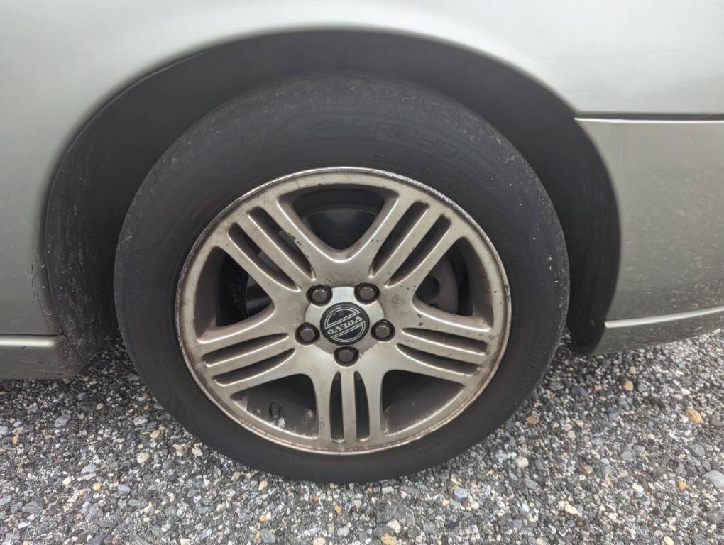 used 2006 Volvo S60 car, priced at $2,900