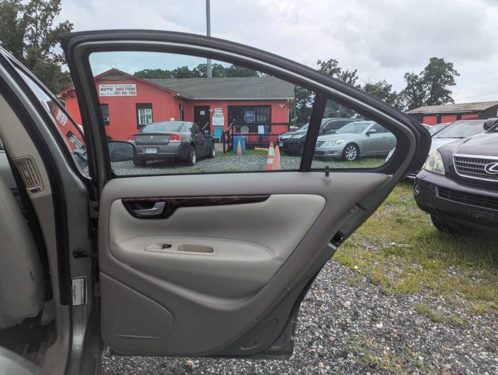 used 2006 Volvo S60 car, priced at $2,900