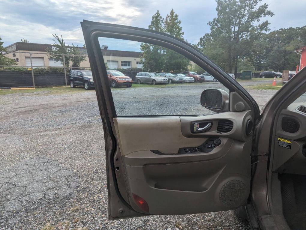 used 2005 Hyundai Santa Fe car, priced at $2,900