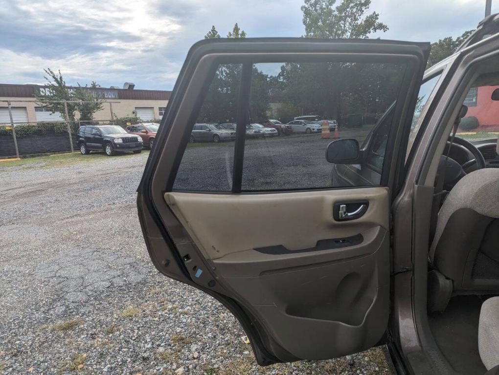used 2005 Hyundai Santa Fe car, priced at $2,900
