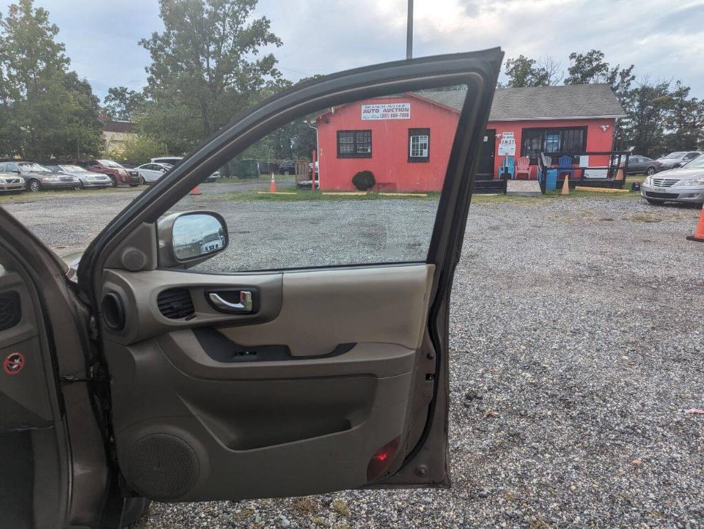 used 2005 Hyundai Santa Fe car, priced at $2,900