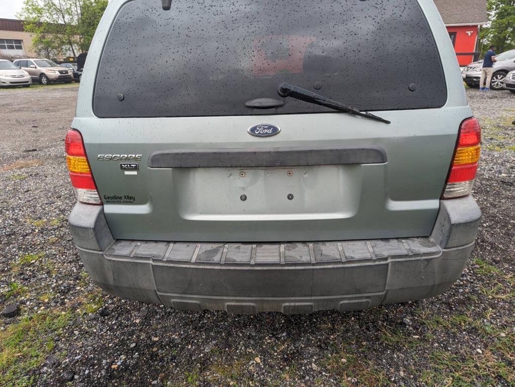 used 2005 Ford Escape car, priced at $3,700