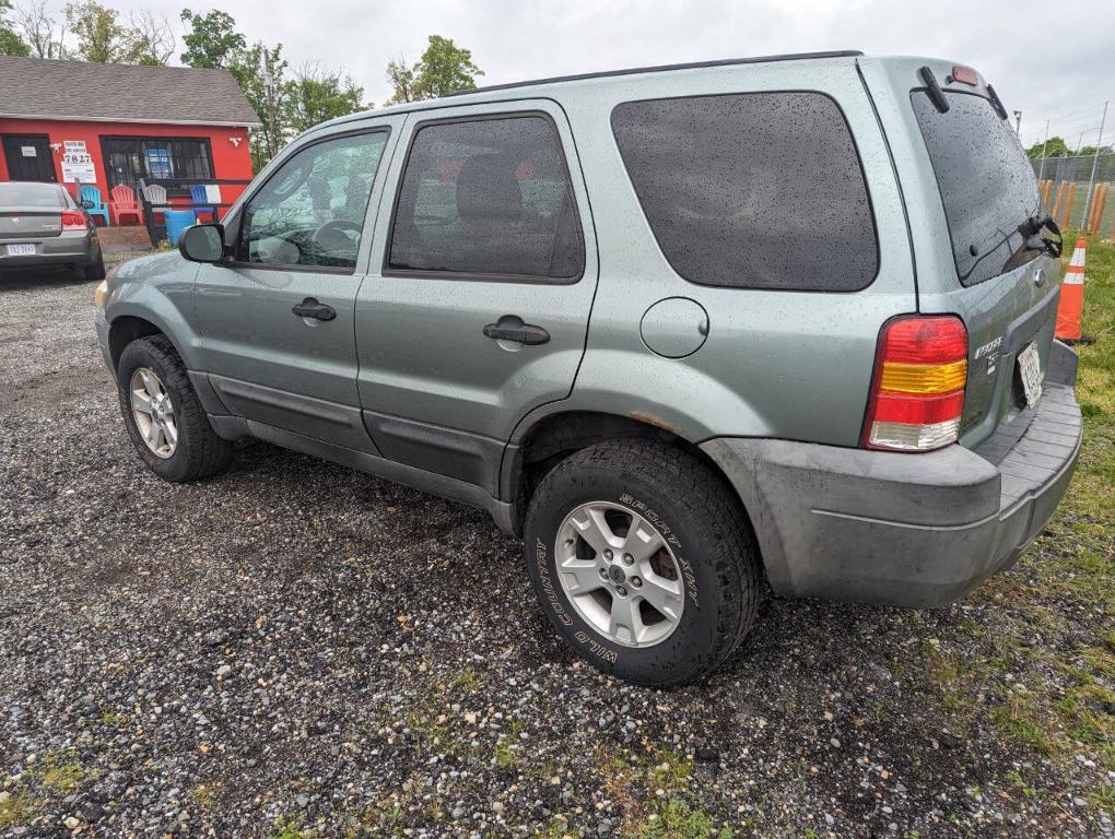 used 2005 Ford Escape car, priced at $3,700