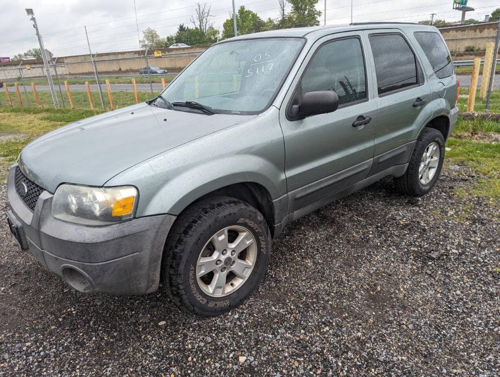 used 2005 Ford Escape car, priced at $3,700