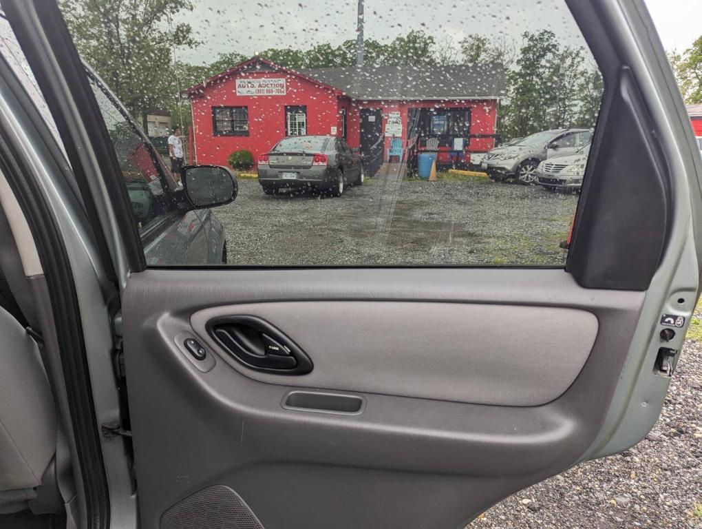 used 2005 Ford Escape car, priced at $3,700