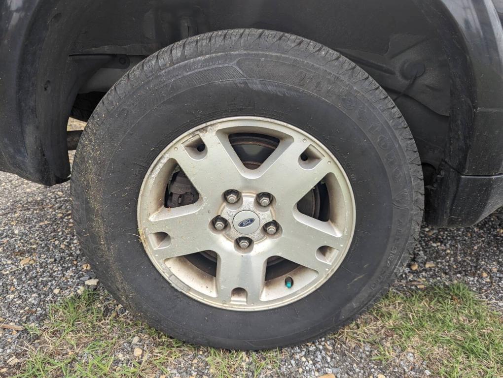 used 2006 Ford Escape car, priced at $3,300
