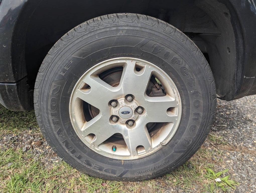 used 2006 Ford Escape car, priced at $3,300