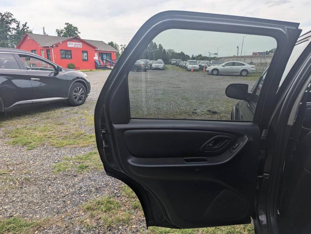 used 2006 Ford Escape car, priced at $3,300