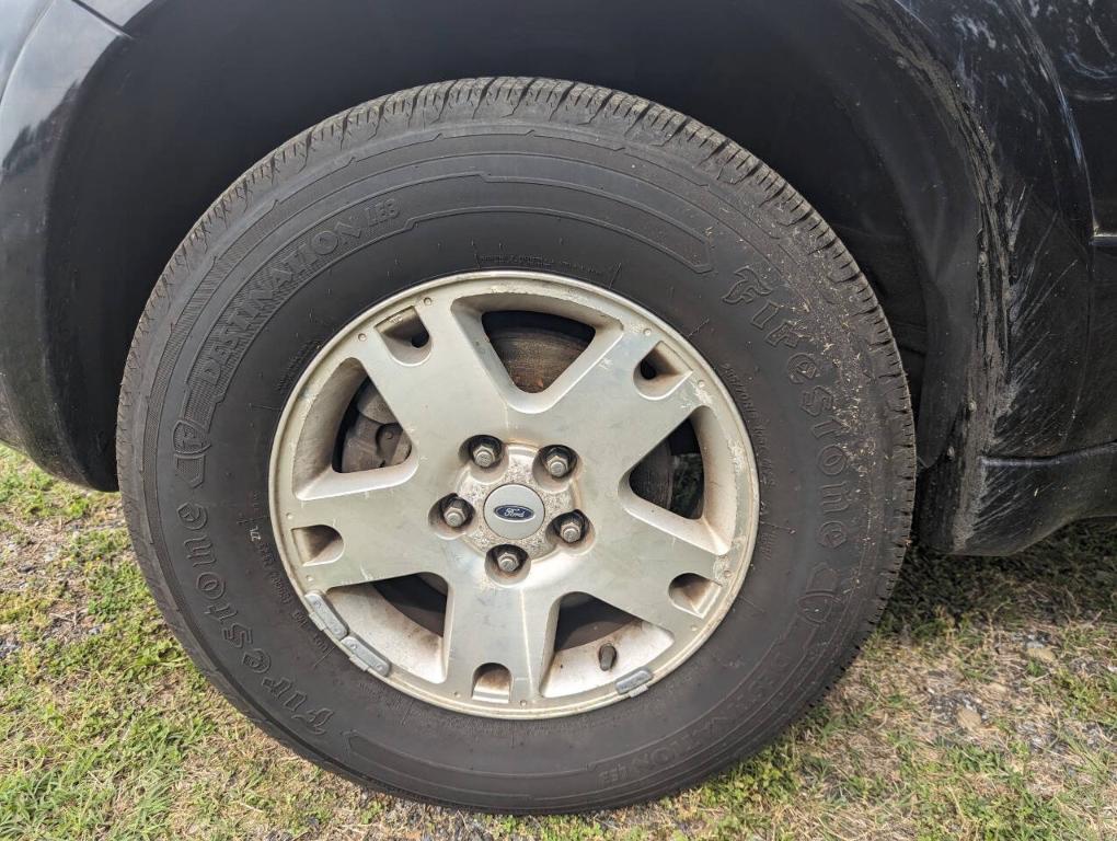 used 2006 Ford Escape car, priced at $3,300
