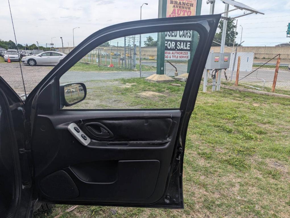 used 2006 Ford Escape car, priced at $3,300