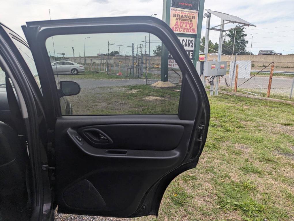 used 2006 Ford Escape car, priced at $3,300