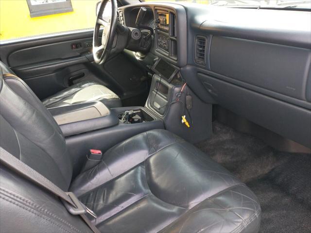 used 2002 Chevrolet Avalanche car, priced at $5,100