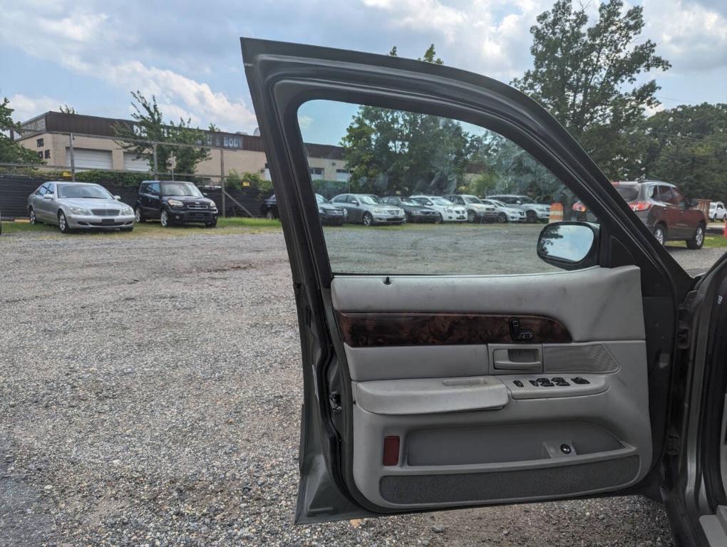 used 2004 Mercury Grand Marquis car, priced at $2,900