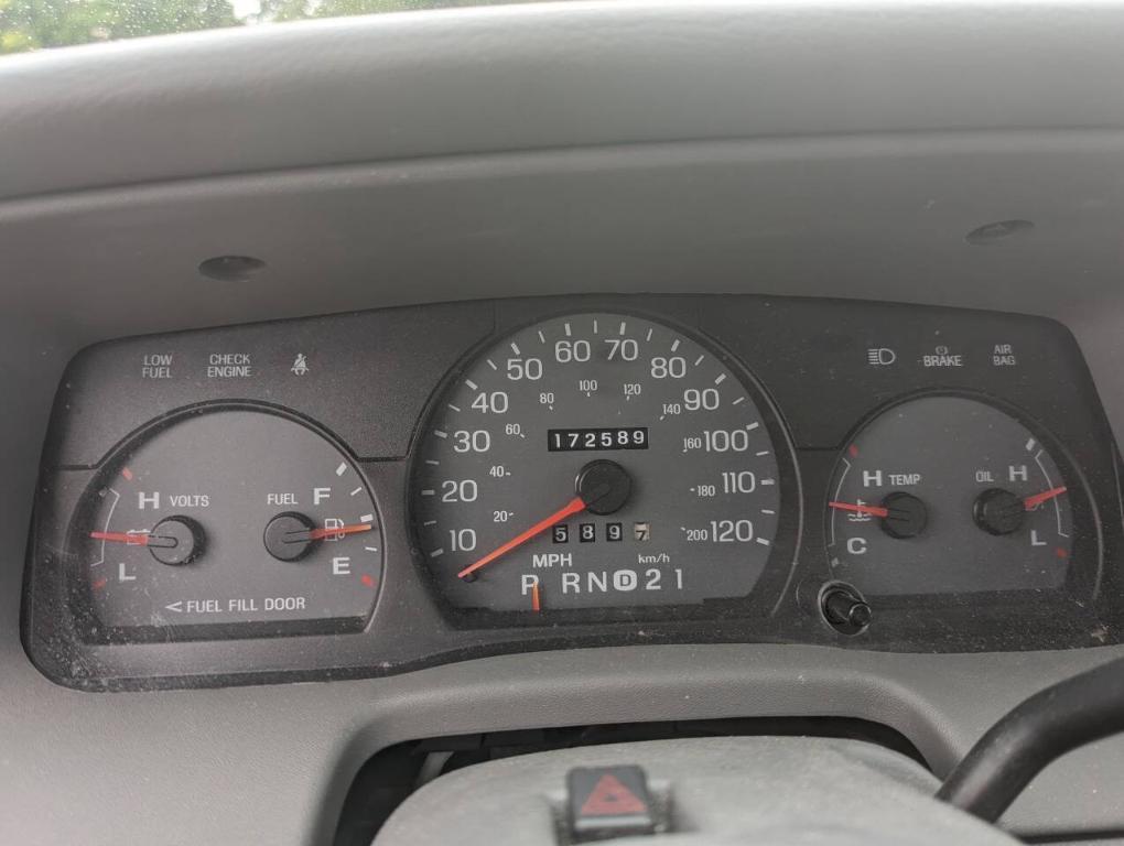 used 2004 Mercury Grand Marquis car, priced at $2,900