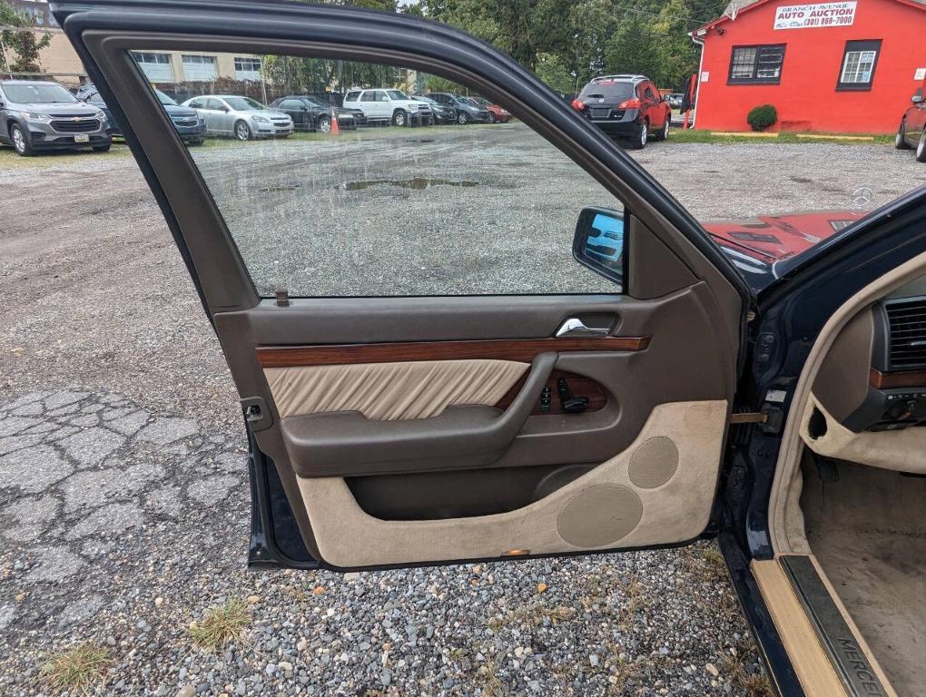 used 1995 Mercedes-Benz S-Class car, priced at $2,300