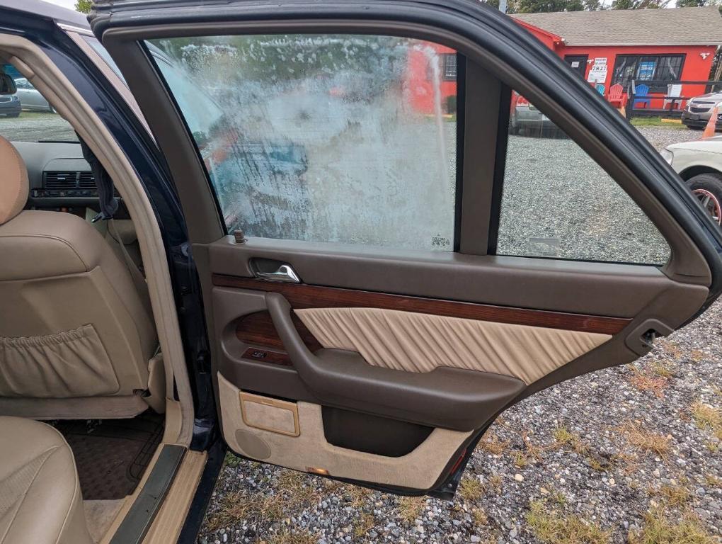 used 1995 Mercedes-Benz S-Class car, priced at $2,300