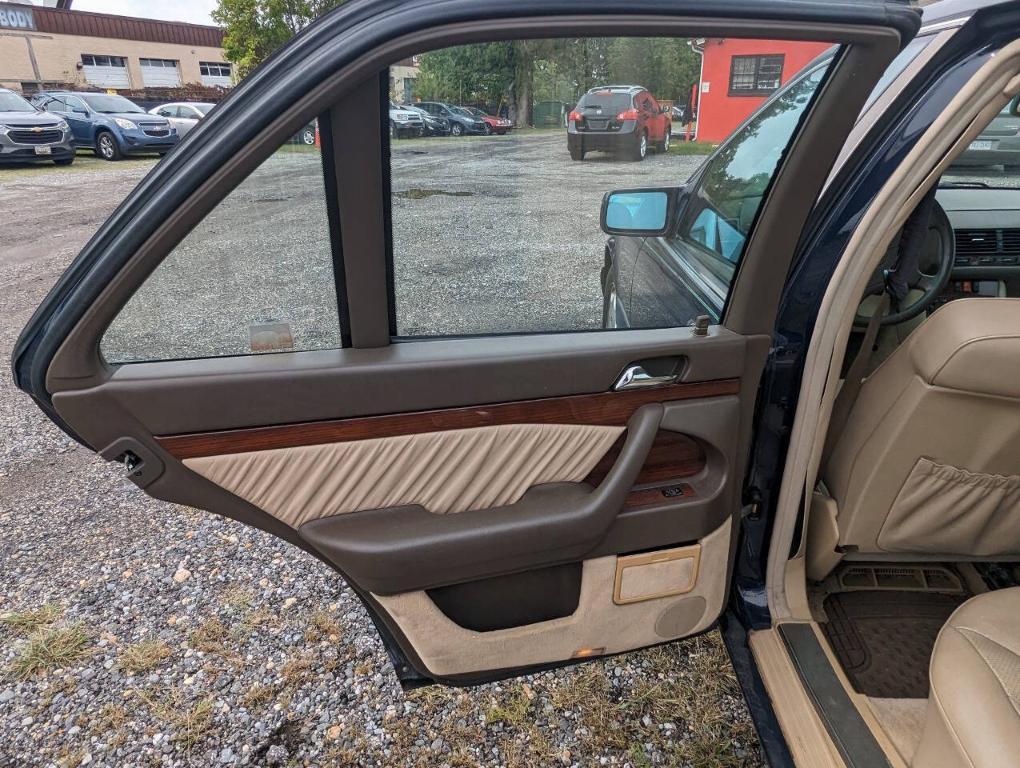 used 1995 Mercedes-Benz S-Class car, priced at $2,300