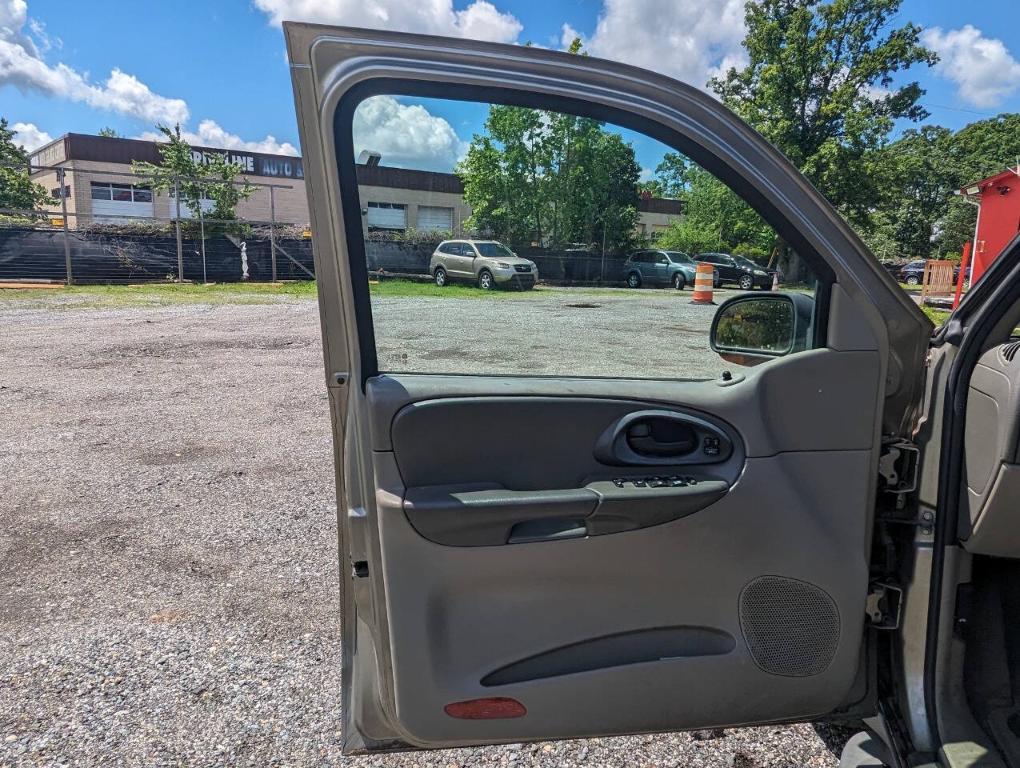 used 2002 Chevrolet TrailBlazer EXT car, priced at $2,700