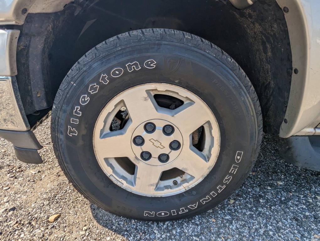 used 2006 Chevrolet Suburban car, priced at $2,700