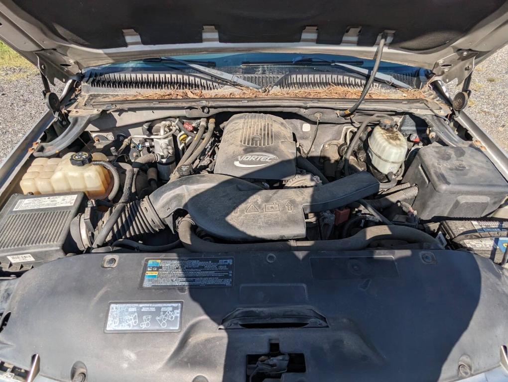 used 2006 Chevrolet Suburban car, priced at $2,700