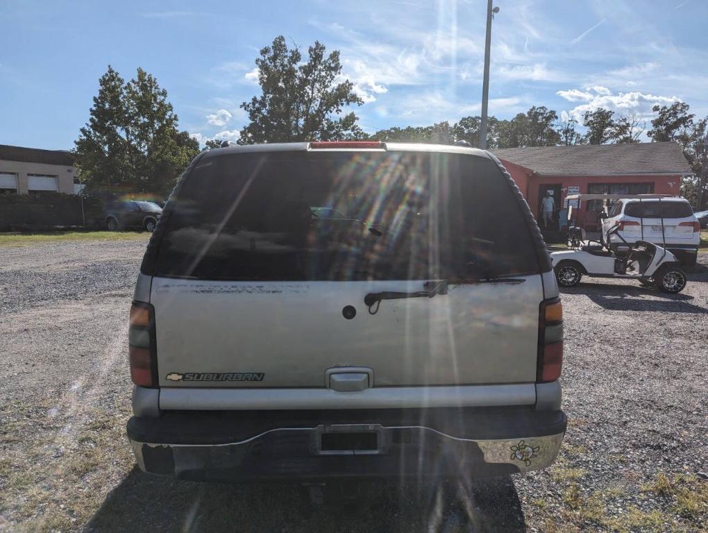used 2006 Chevrolet Suburban car, priced at $2,700