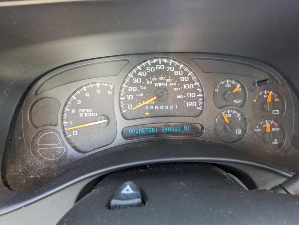 used 2006 Chevrolet Suburban car, priced at $2,700