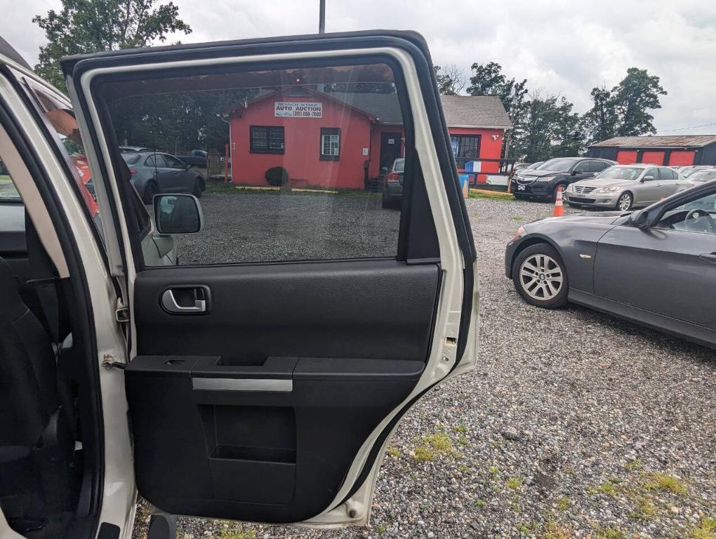 used 2010 Mitsubishi Endeavor car, priced at $3,400