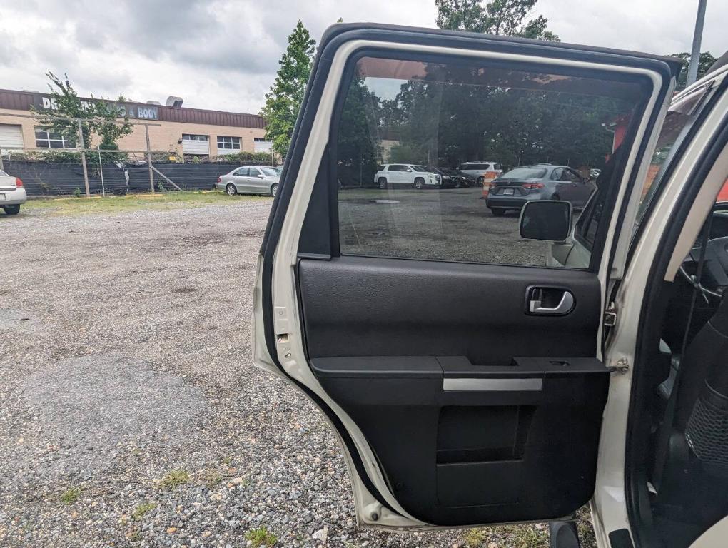 used 2010 Mitsubishi Endeavor car, priced at $3,400