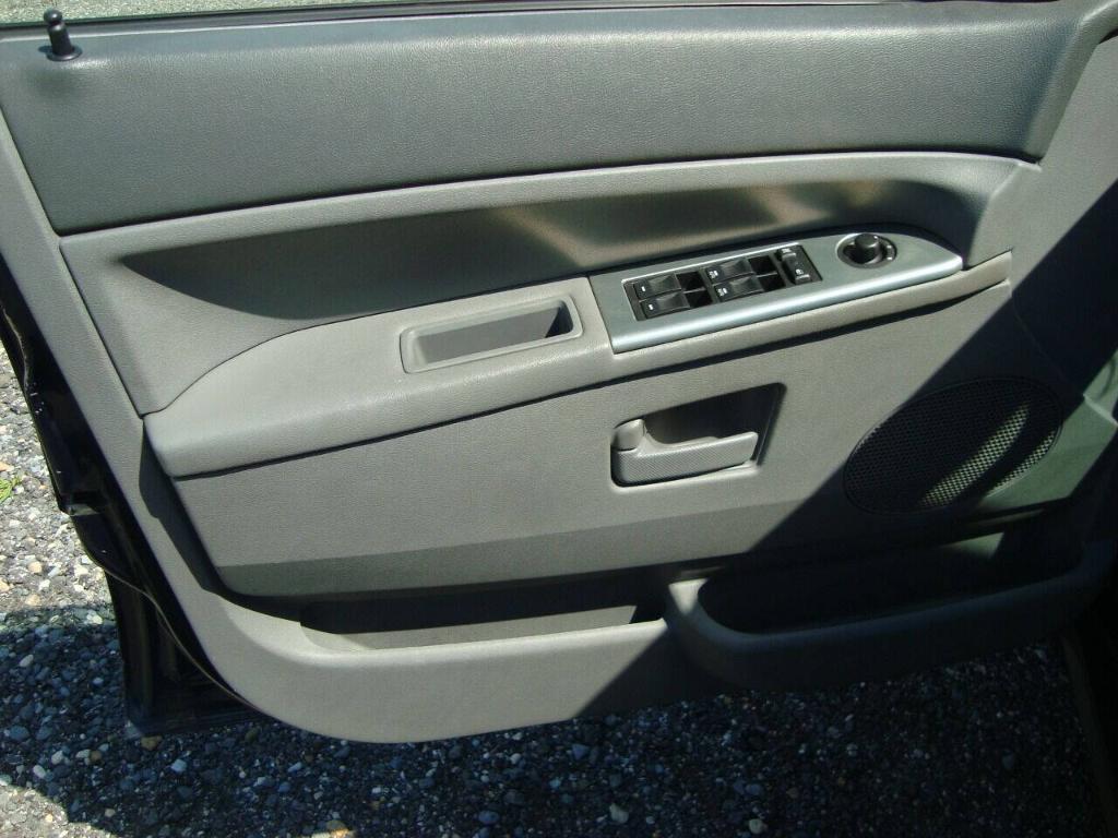 used 2006 Jeep Grand Cherokee car, priced at $3,900
