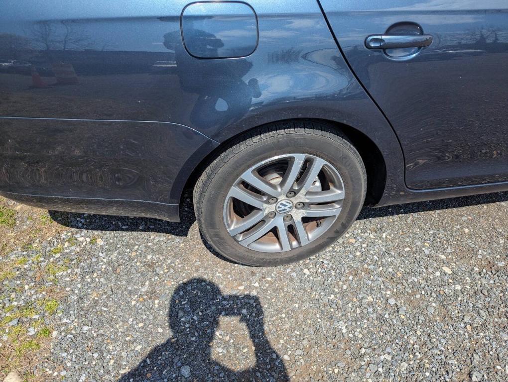 used 2005 Volkswagen Jetta car, priced at $3,800