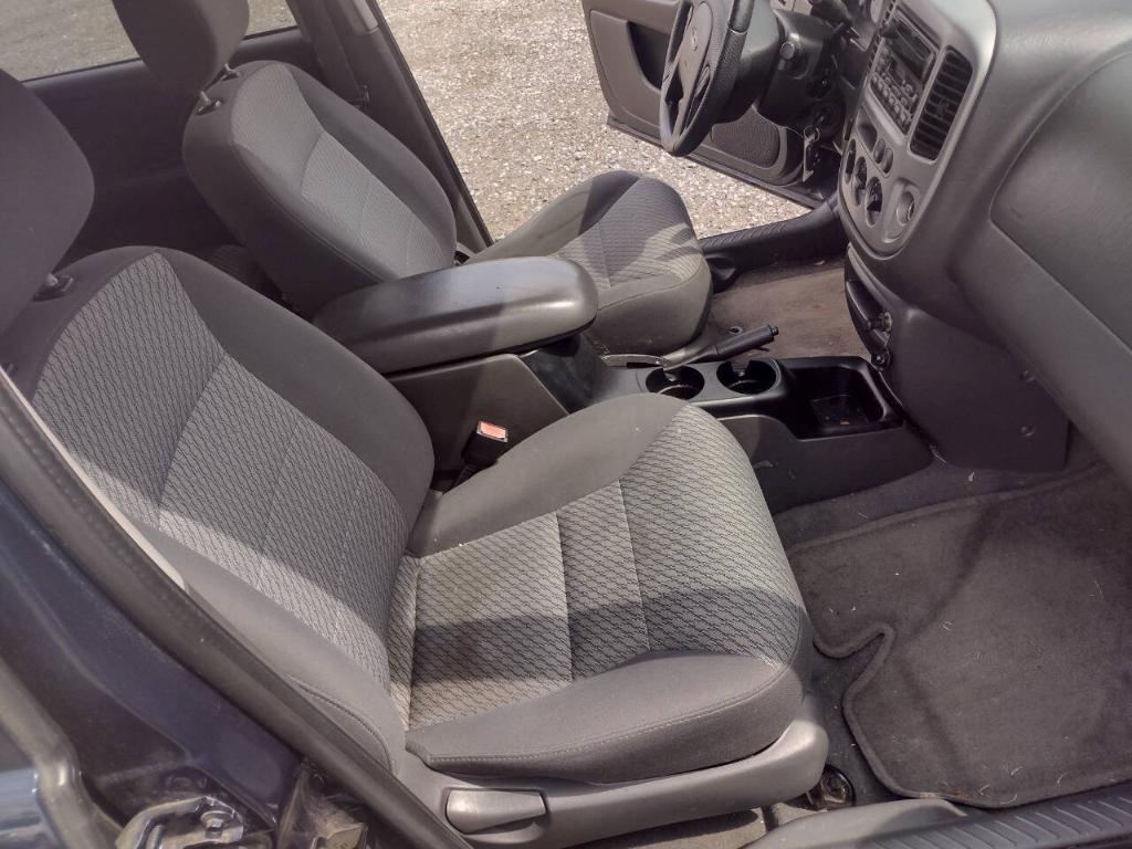 used 2004 Ford Escape car, priced at $3,300