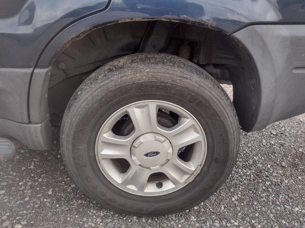 used 2004 Ford Escape car, priced at $3,300