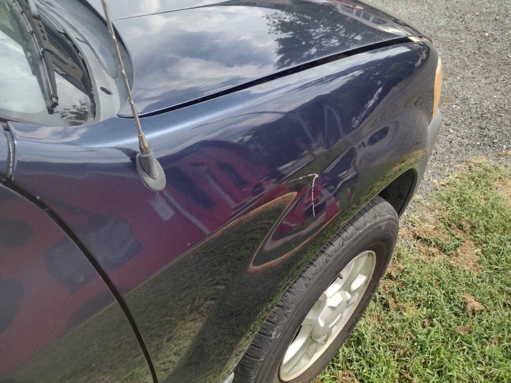used 2004 Ford Escape car, priced at $3,300