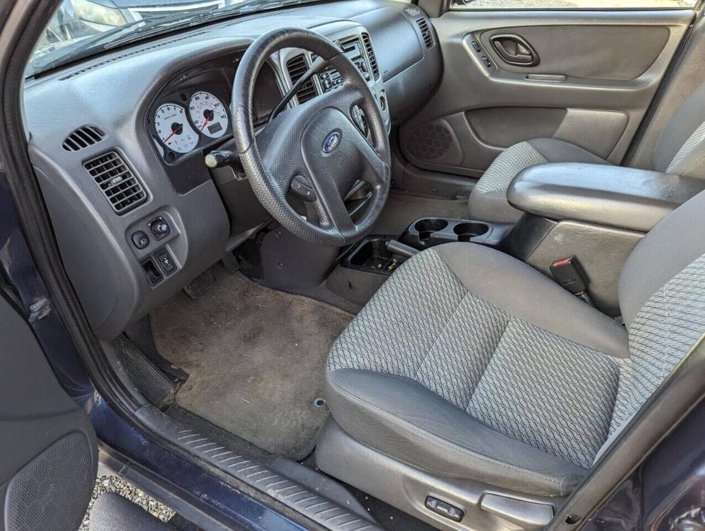used 2004 Ford Escape car, priced at $3,300