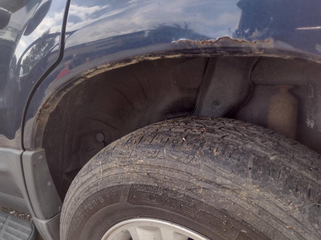 used 2004 Ford Escape car, priced at $3,300