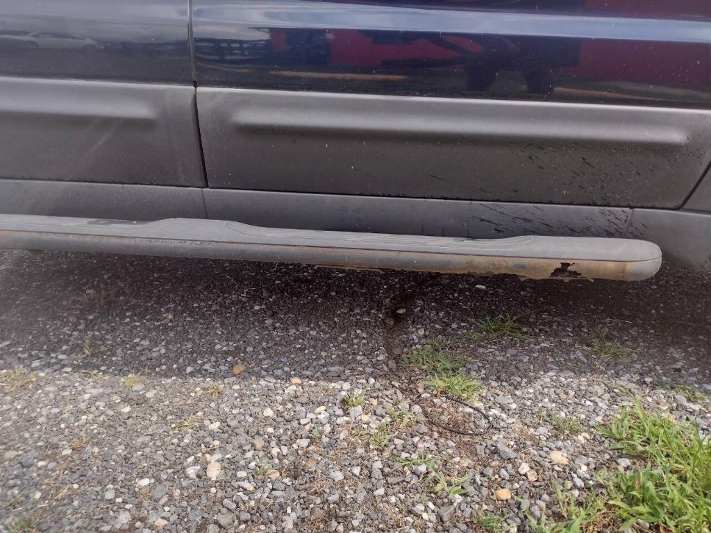 used 2004 Ford Escape car, priced at $3,300