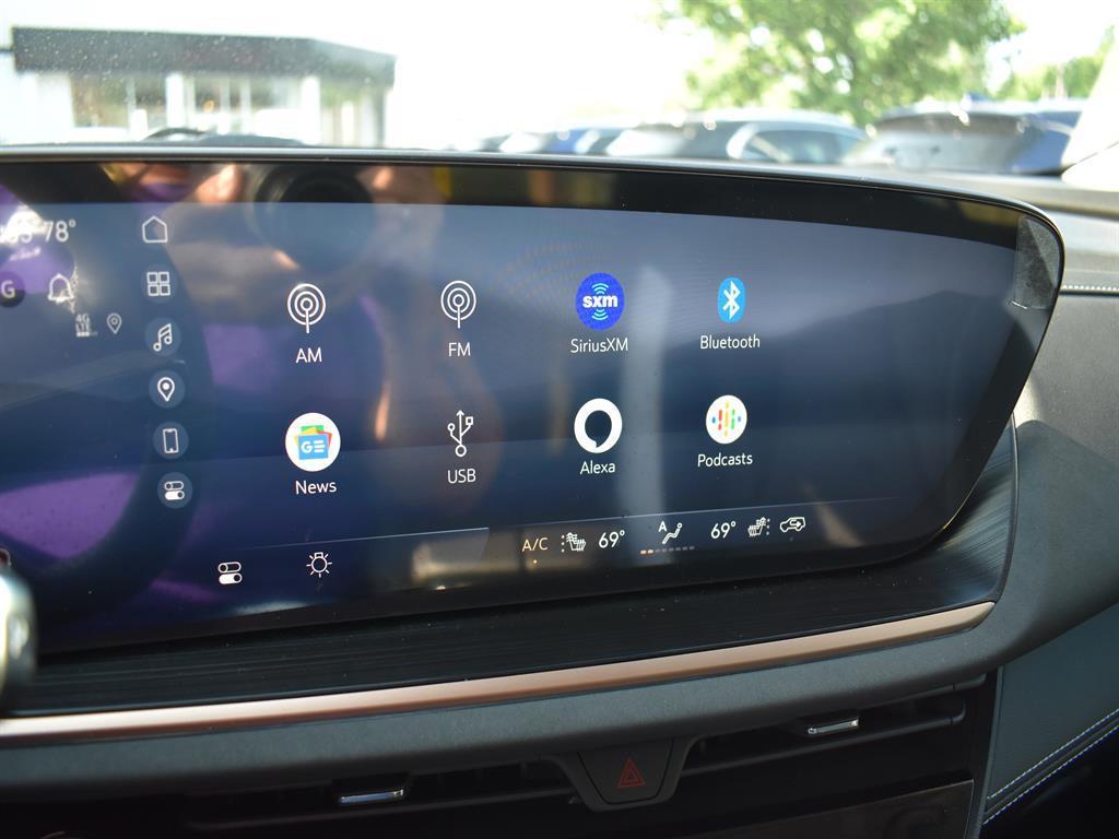 new 2025 Buick Envision car, priced at $40,331