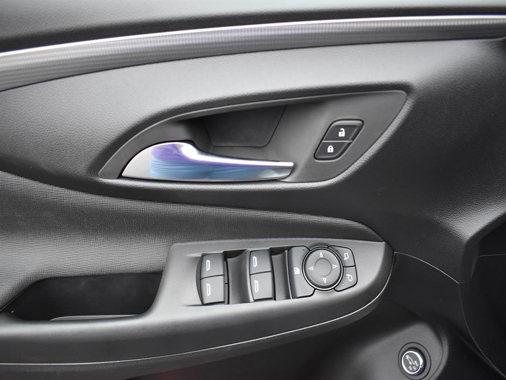 new 2025 Buick Envista car, priced at $29,661