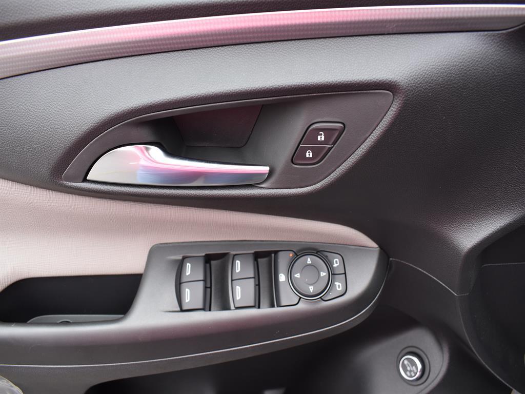 new 2025 Buick Envista car, priced at $29,661