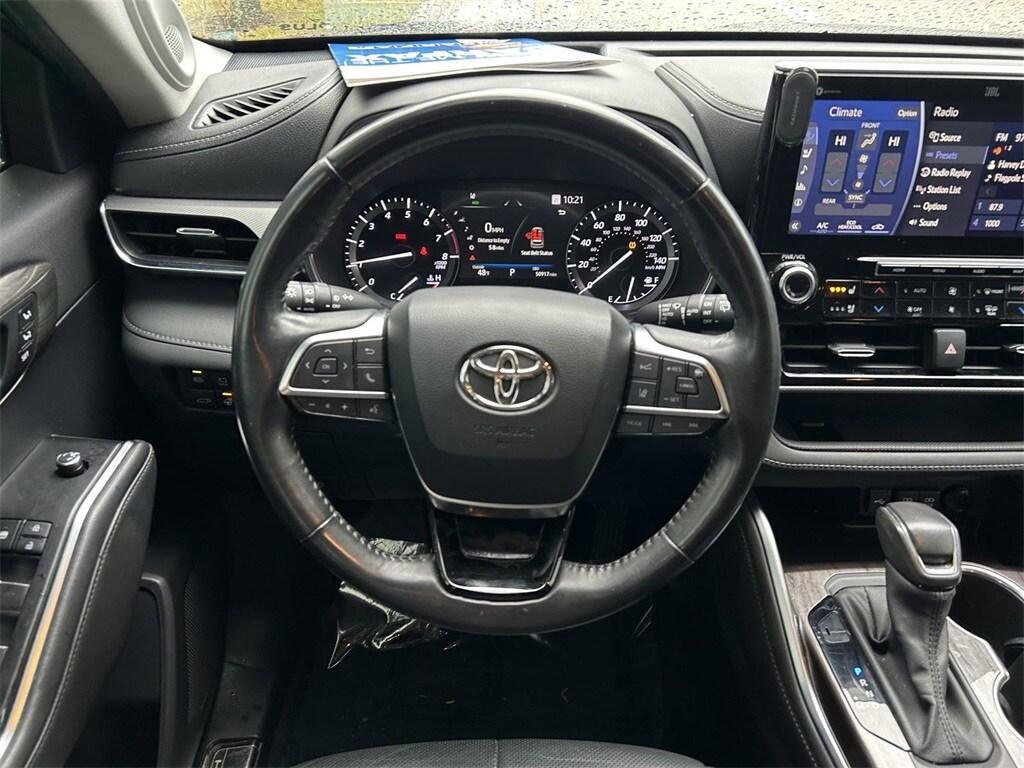 used 2021 Toyota Highlander car, priced at $32,913