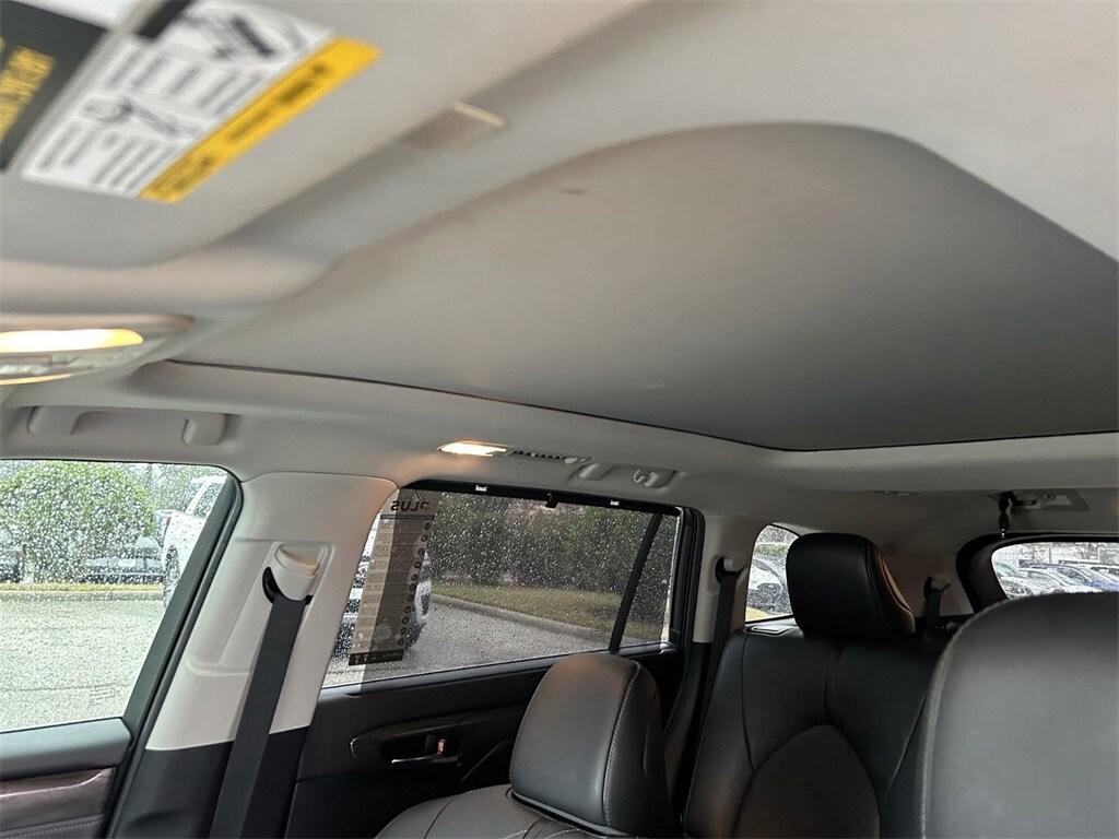 used 2021 Toyota Highlander car, priced at $32,913