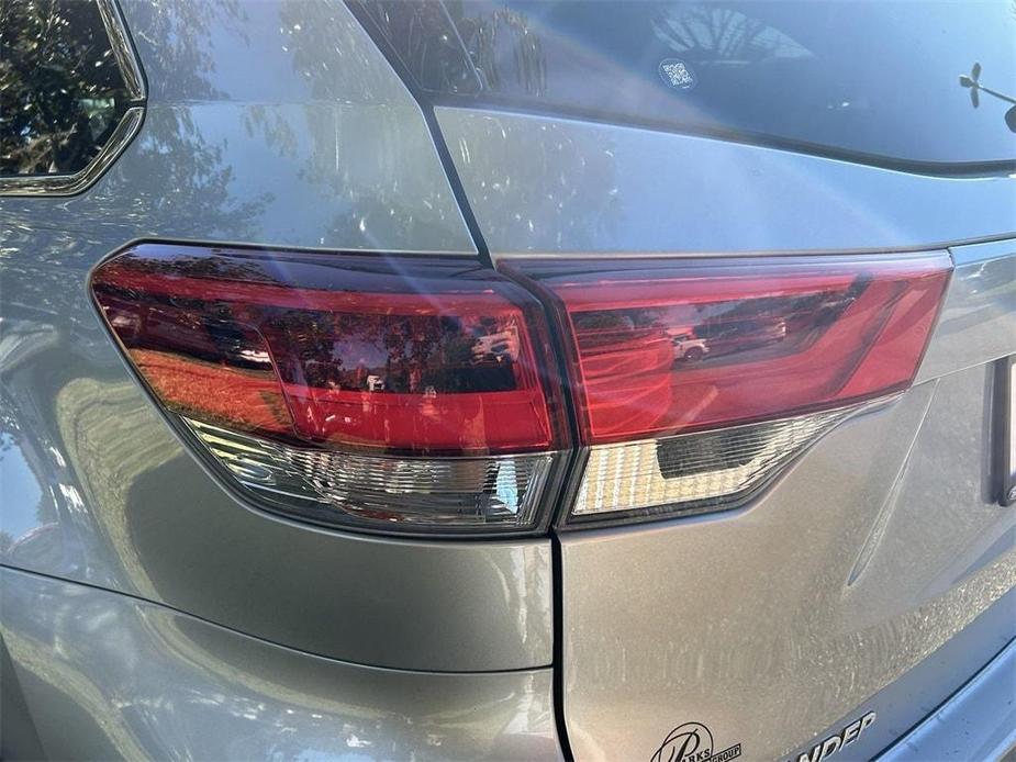 used 2019 Toyota Highlander car, priced at $22,748