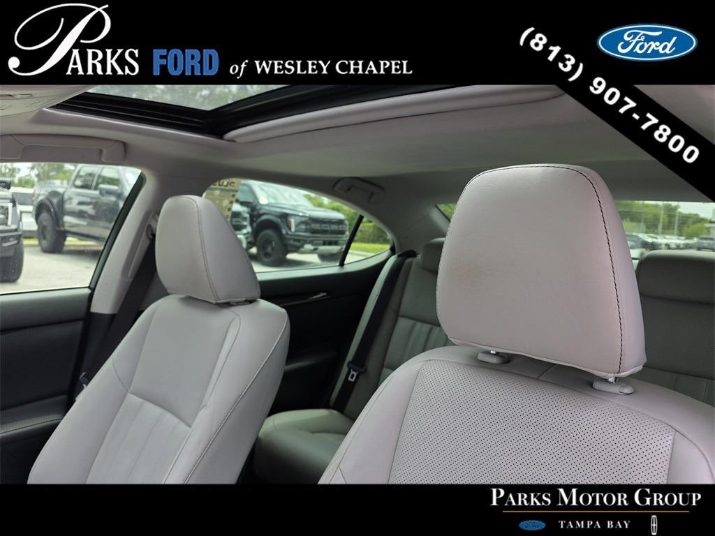 used 2018 Lexus ES 300h car, priced at $25,064