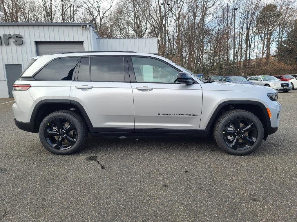 new 2025 Jeep Grand Cherokee car, priced at $50,035