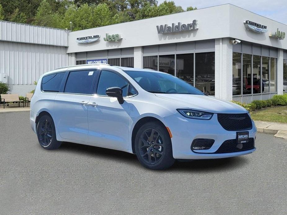 new 2024 Chrysler Pacifica car, priced at $54,245